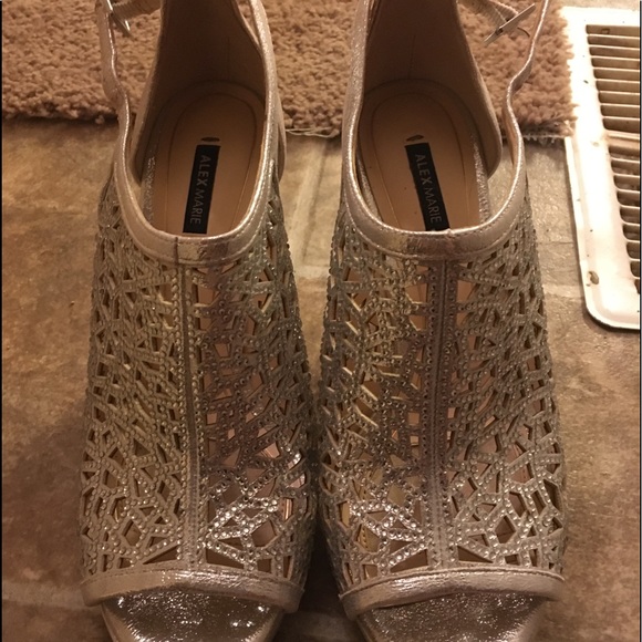 High Heels - Picture 2 of 4